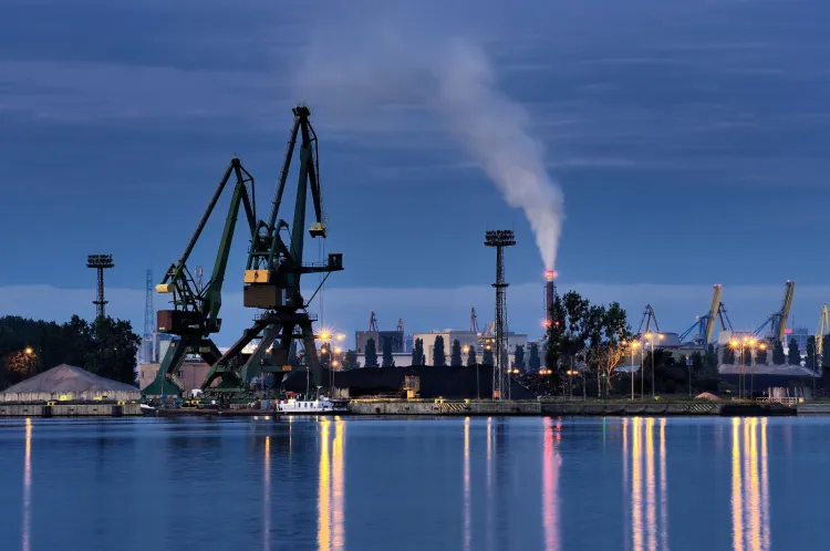 Port Gdański Eksploatacja jest głównym operatorem przeładunkowym na terenie Portu Gdańsk w części portu wewnętrznego. Do sprzedaży przeznaczono 100 proc. kapitału zakładowego spółki. 
