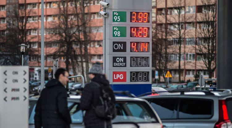 Na Przymorzu cena detaliczna litra benzyny wynosi 3,99 zł.