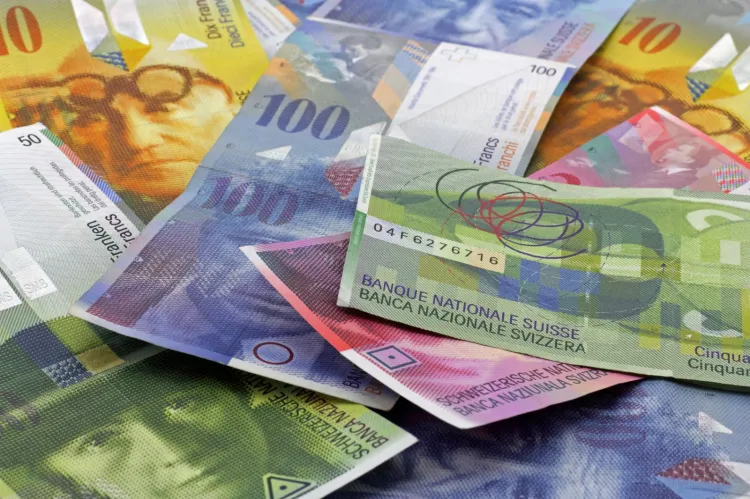 Tak wysoki kurs to spory problem dla pona 700 tys. osób posiadających kredyty we frankach szwajcarskich. Jeśli waluta się nie osłabi, czeka ich wzrost rat kredytów. 
