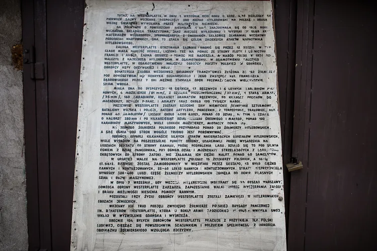 Tablica nie ma wielkiej wartości historycznej, ale jest bezpośrednim dokumentem działań z 1939 roku na Wybrzeżu.
