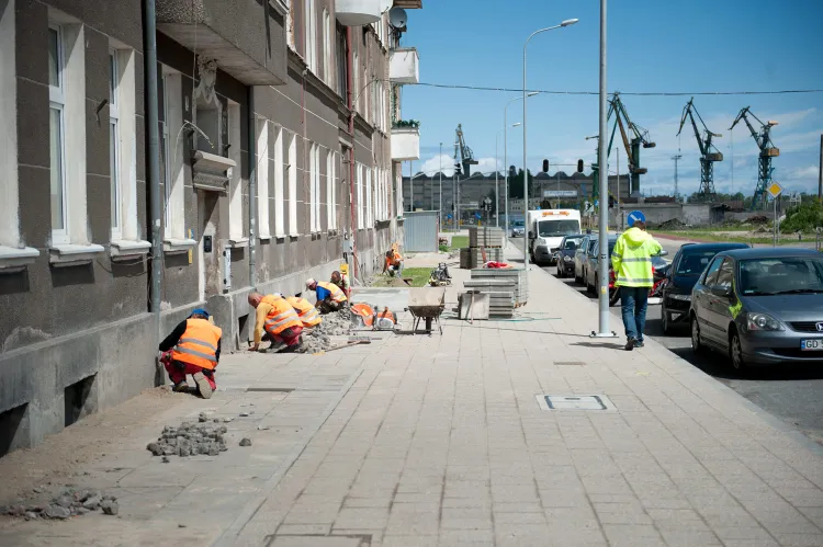Piesi dzięki planom remontów kolejnych chodników w tym roku powinni rzadziej m.in. potykać się spacerując ulicami Gdańska.