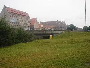 Zbudowany na niewielkim skwerze przy Podwalu Przedmiejskim pomnik Fahrenheita będzie witał wjeżdżających do Śródmieścia Gdańska.