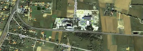 Cmentarz miałby powstać pomiędzy ul. Wenus a przesypownią cementu (jasny obszar w środkowej części zdjęcia) w Osowie.