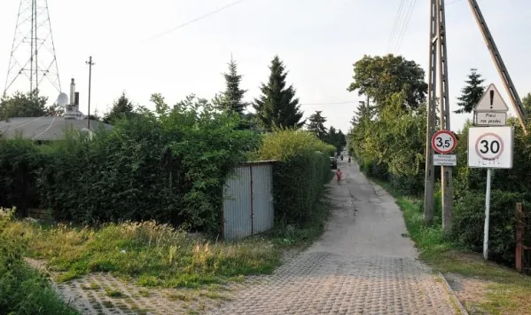 Ogródki działkowe przy ul. Źródlanej na Jasieniu są od czerwca 2014 r. zarządzane przez Stowarzyszenie Ogrodowe ROD im. Józefa Wybickiego.