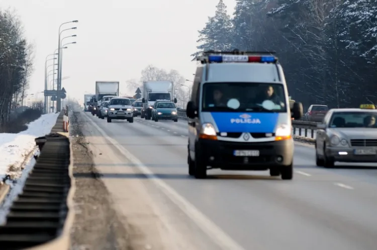 Gdyńscy policjanci zapewniają, że zbadają sprawę niebezpiecznych postojów busów na obwodnicy.