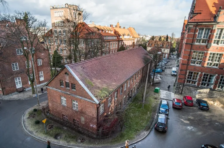 Politechnika Gdańska ogłosiła konkurs na koncepcję remontu i przebudowy budynku Hydromechaniki. Ma się w niej mieścić m.in. sala klubowa, salon prasowy i przestrzeń dla studentów i wykładowców.