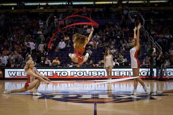 W 2012 roku gdyńskie cheerleaderki zatańczyły w NBA jako pierwszy zespół z Europy. Wówczas na zaproszenie Marcina Gortata gościły w Phoenix podczas meczu Suns. Teraz pojadą do Waszyngtonu, gdzie koszykarz gra obecnie dla Wizards.