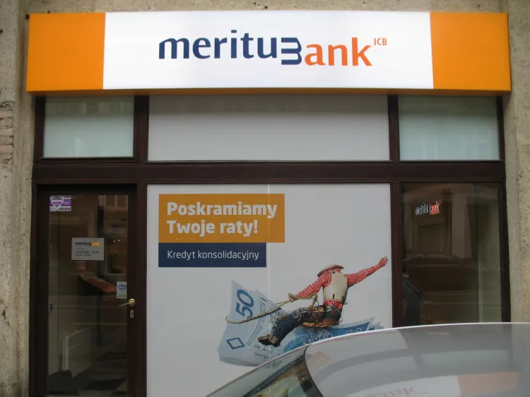 W 2014 roku Alior Bank zawarł przedwstępną umowę kupna 97,9 proc. akcji gdańskiego Meritum Banku za 352,5 mln zł. Do formalnego przejęcia Meritum Banku przez Alior Bank brakuje tylko jeszcze zgody Komisji Nadzoru Finansowego.


