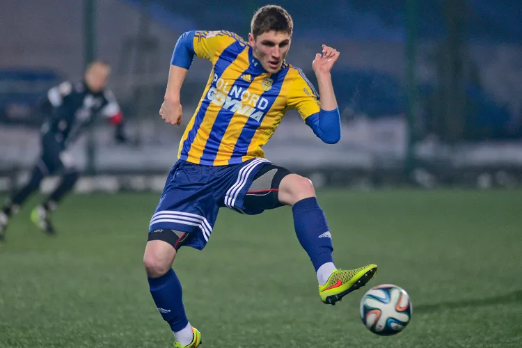 Piotr Karłowicz otrzymał od Arki szansę. Napastnik ma czas do końca sezonu, by udowodnić, że zasługuje, aby w Gdyni grać dłużej. 