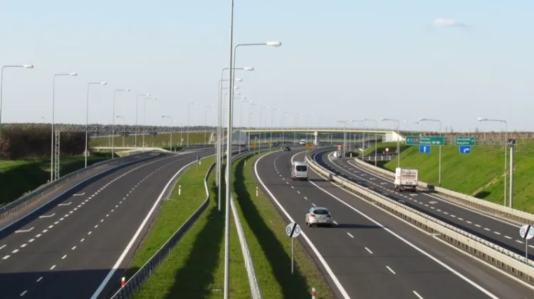 Drogowcy z GDDKiA zakładają, że na drodze S7 z Gdańska do Warszawy przez najbliższe 5 lat przybędzie 180 km drogi ekspresowej.