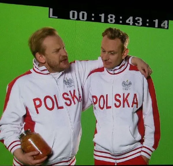 Sebastian Mila (z prawej) i Bartosz Żukowski na planie Świata według Kiepskich.