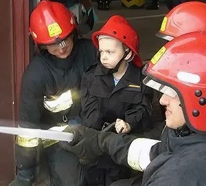 Dzisiaj spełniło się marzenie 5-letniego Dawida. Przez jeden dzień był prawdziwym strażakiem.