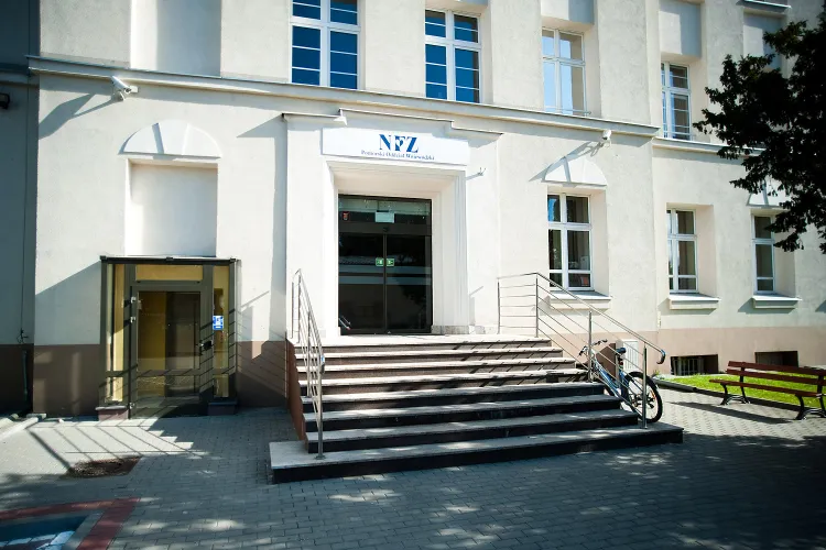 W pomorskim oddziale NFZ pracuje ok. 300 osób. Nz. siedziba funduszu przy ul. Marynarki Polskiej w Gdańsku. 