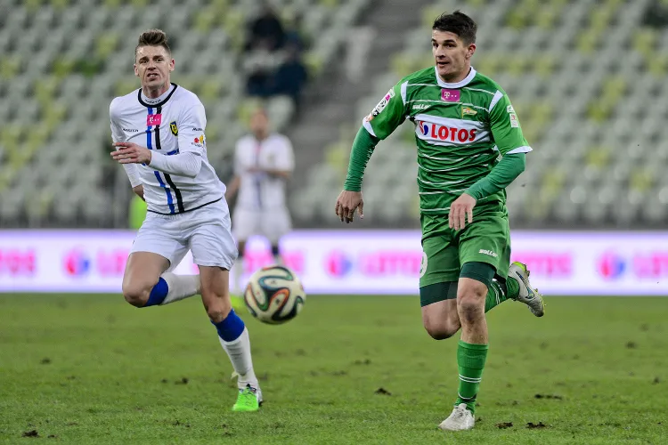 Piotr Grzelczak na inaugurację wiosny strzelił gola na wagę zwycięstwa nad Wisłą, a w meczu z Zawiszą Bydgoszcz też był najbliżej gola dla biało-zielonych. 