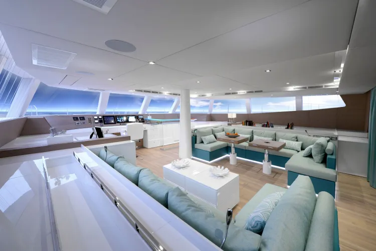 Wnętrze jachtu urządzono w stylu marynistycznym, zgodnie z gustem właścicieli. 