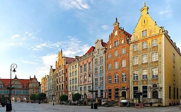 Hotel IBB Blue Gdańsk powstanie w trzech kamienicach, które stoją na rogu Długiego Targu i ul. Mieszczańskiej.