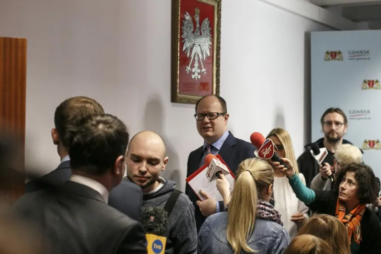 Paweł Adamowicz podczas konferencji prasowej zapewnił, że ta sprawa nie wpłynie na jego pracę i planuje być prezydentem do końca kadencji czyli do 30 listopada 2018 roku.