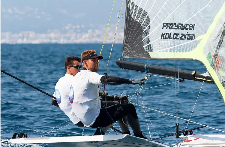 Łukasz Przybytek i Paweł Kołodziński przykładają wielką wagę po żeglowania na wodach wokół Majorki, gdyż za rok odbędzie się tam jedna z trzech eliminacji krajowych o prawo startu w igrzyskach w Rio de Janeiro. 