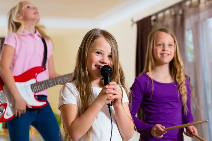 Rozbudzanie miłości do muzyki już od najmłodszych lat sprawia, że dziecko zainteresuje się nią także w przyszłości.