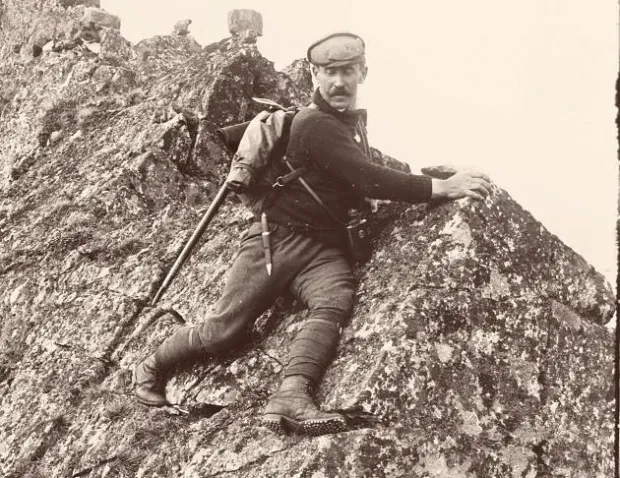 Mariusz Zaruski podczas wspinaczki w Tatrach.