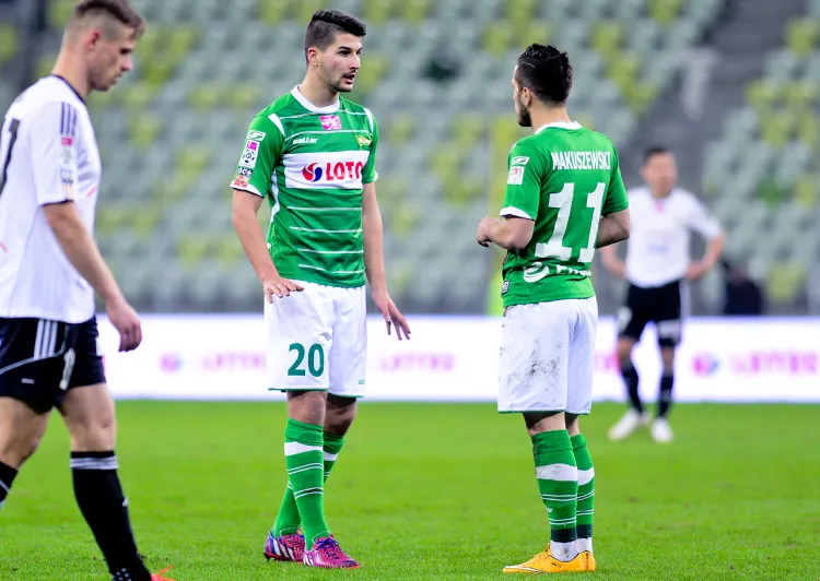 Antonio Colak (z lewej) i Maciej Makuszewski (z prawej) zapracowali dla Lechii na zwycięskiego gola w meczu z Górnikiem. Obaj przyznają jednak, że gdyby byli bardziej skuteczni, biało-zieloni mogli wygrać ten mecz nawet 3:0.