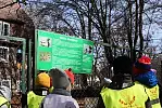 Dzieci z przedszkola Lew Leon, wspólnie z wychowawczyniami, zawiesiły tablice informacyjne w parku Uphagena.