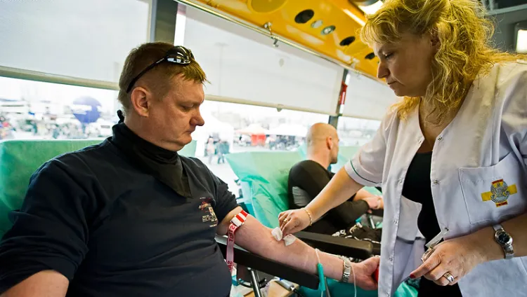 Krew można oddać także w mobilnych punktach, które codziennie odwiedzają różne miejsca Trójmiasta.