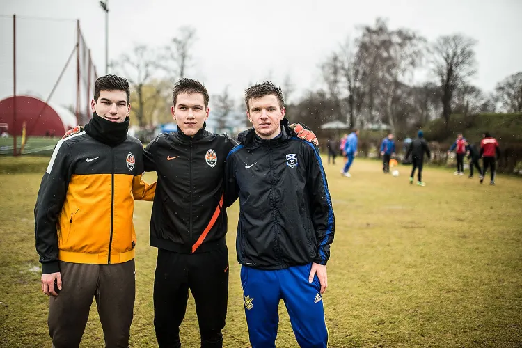 Od lewej: Denis i Daniel Stepanenko oraz ich kolega Siergiej. Młodzi Ukraińcy nie zamierzają po studiach wracać do kraju. - Nic dobrego na razie się tam nie dzieje - przyznają.