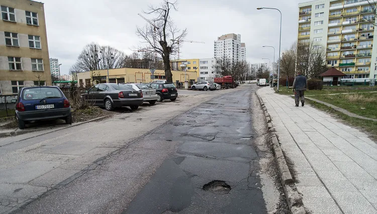 Jazda ul. Piecewską w Gdańsku to dla wielu kierowców-mieszkańców koszmar.