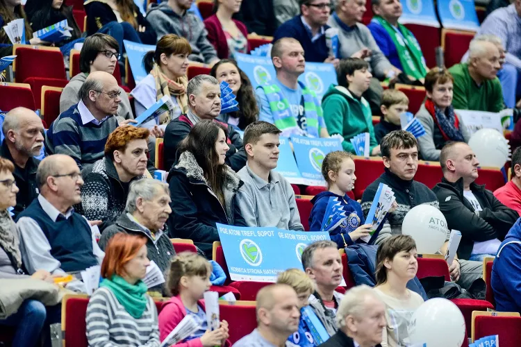 Promocje dla kibiców przygotowane przez PGE Atom Trefl powinny sprawić, że zostanie pobity rekord frekwencji sopockiego klubu w tym sezonie. Podczas mecz z Chemikiem na trybunach Ergo Areny zasiadło 2700 fanów.