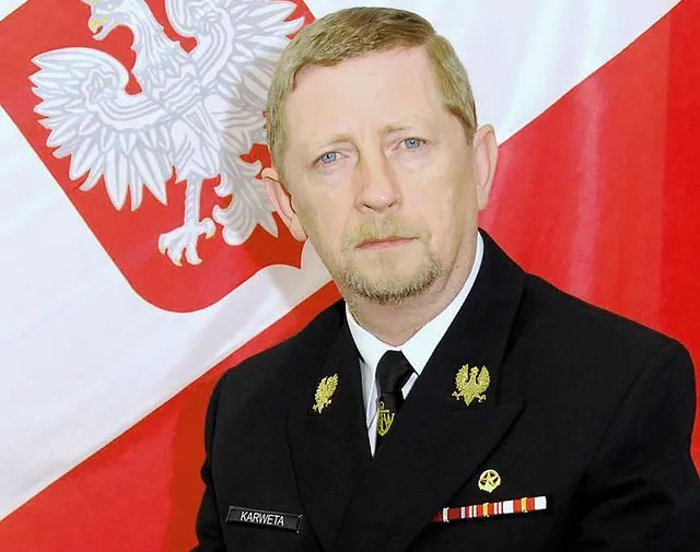 Andrzej Karweta w mundurze wiceadmirała.