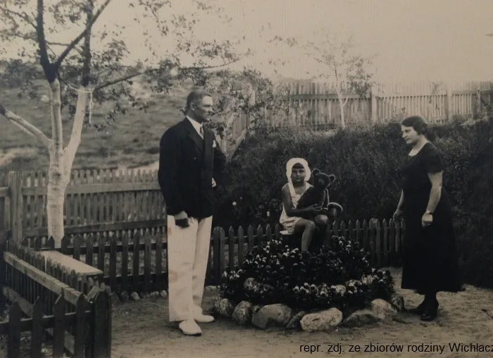 Franciszek i Romana wraz z córką Alicją w ogrodzie na Oksywiu. 