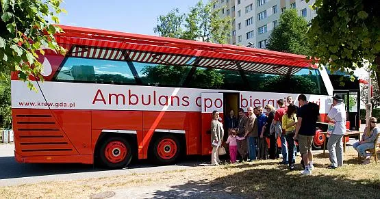 Autobusy do poboru krwi codziennie można spotkać na ulicach Trójmiasta.