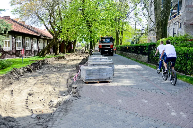 Prace przy przebudowie ścieżki rowerowej w Sopocie potrwają do początku lipca. Po ich zakończeniu piesi będą oddzieleni od rowerzystów.