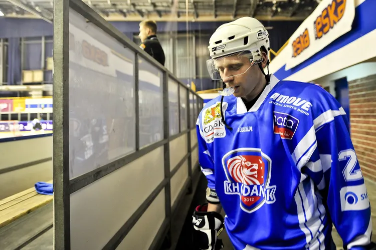 Marcin Kabat pomagał w reaktywacji gdańskiego hokeja w 2013 roku, ale po niepowodzeniu projektu KH Gdańsk zawiesił karierę. Teraz wraca. by powalczyć o ekstraligę ze Stoczniowcem 2014.