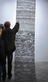Praca Katarzyny Józefowicz w całości wykonana z wyrazów wyciętych z gazet