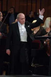 Maestro Krenz upodobał sobie trójmiejską publiczność do tego stopnia, że wraca do Filharmonii Bałtyckiej w Gdańsku już po raz trzeci.