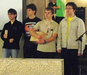 Jakub Pachocki (pierwszy z prawej), licealista z Gdyni, zwyciężył w międzynarodowym konkursie programistycznym.