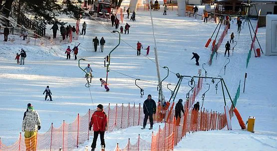 Łysa Góra w Sopocie cieszy się sporym zainteresowaniem miłośników sportów zimowych.