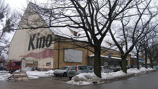 W budynku dawnego kościoła św. Pawła przez lata znajdowało się kino Znicz, a dziś mieści się tu zbór zielonoświątkowców.