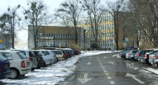 Uczelnia planuje dobudować do obecnej siedziby Wydziału Ekonomicznego dodatkowy 5-kondygnacyjny budynek z parkingiem podziemnym.