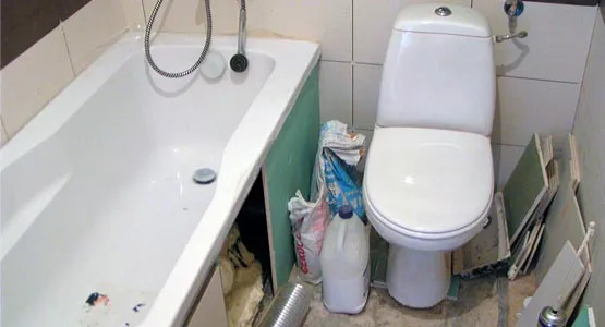 Trzymetrowa łazienka w mieszkaniu na Obłużu miała być gotowa w dwa tygodnie. Rozeźlony uwagami o zbyt wolno prowadzonych pracach fachowiec zabrał narzędzia i pożegnał się ze zleceniodawcą.