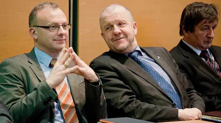 Wiceprezydent Gdyni Marek Stępa (w środku, po lewej wiceprezydent Michał Guć, po prawej skarbnik miasta Krzysztof Szałucki) nadal optymistycznie patrzy na możliwość powstania OPAT-u.