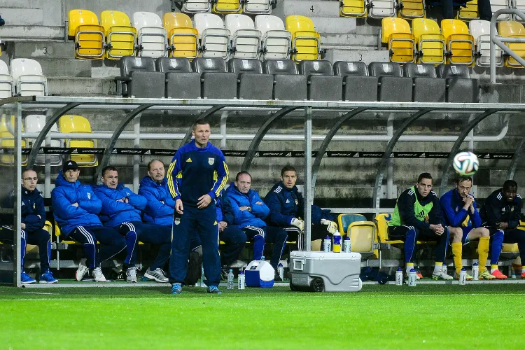 Piłkarze i trener Grzegorz Niciński walczą o kontrakty na przyszły sezon. Pytaniem jest, czy ostatnie mecze nie przekreśli szans co niektórych na pozostanie w Arce.