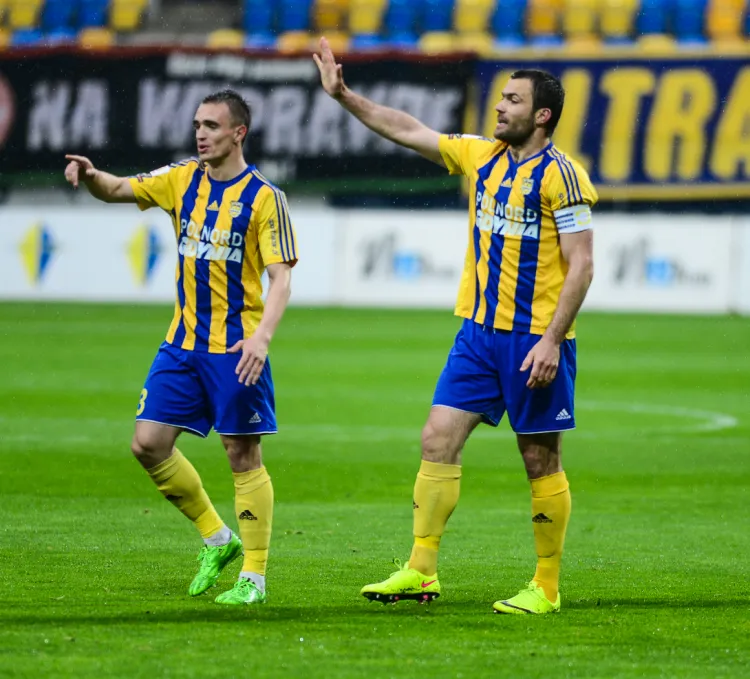 Krzysztof Sobieraj (z prawej) i Marcin Warcholak są już pewni gry w Arce w przyszłym sezonie. Jednak aż 16 piłkarzy na finiszu I ligi musi postarać się udowodnić, że nadal w Gdyni powinni na nich stawiać. 