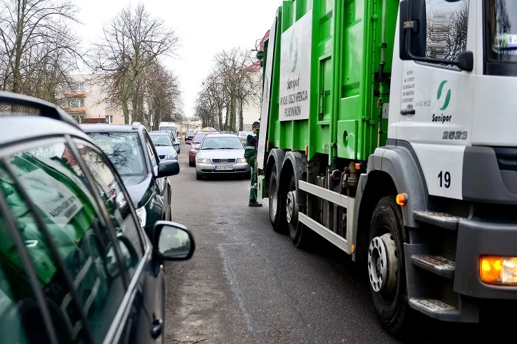 W jednym sektorze śmieci chce wywozić firma Sanipor z Gdyni. 