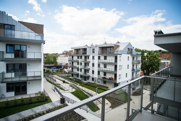 Budowa pierwszego etapu osiedla Kamienice Malczewskiego właśnie się zakończyła. Mieszkańcy odbierają klucze do mieszkań w ostatnim budynku. 