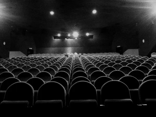 Czy opustoszałe sale kinowe będą efektem wysokich cen biletów i przekąsek?