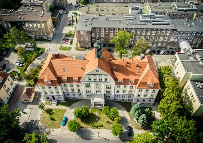 Gdański Uniwersytet Medyczny znalazł się w pierwszej dziesiątce uczelni akademickich i zajął 3. miejsce w rankingu uczelni medycznych oraz 1. w kategorii warunki kształcenia.