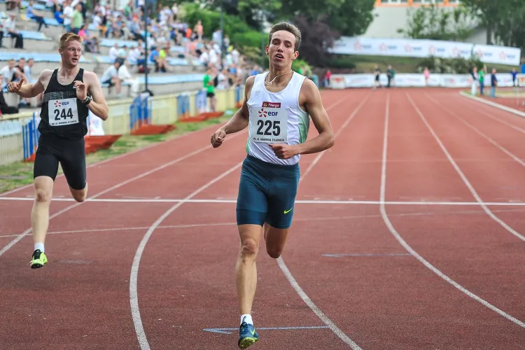 W sobotę w Gdańsku Patryk Dobek ustanowił rekord życiowy na 200 metrów, a we wtorek we Francji na swoim koronnym dystansie uzyskał najlepszy wynik w tym roku w Europie wśród młodzieżowców na 400 metrów przez płotki. 